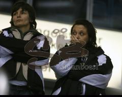 ERC Ingolstadt - Hamburg 14.03.08 Pre PlayOff - nach der Niederlage sind sogar die Ordnerinnen fassungslos