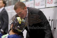 ERC Ingolstadt - IFK Helsinki  - Niclas Sundblad im Gespräch mit Jean-Francois Boucher - Foto: Jürgen Meyer