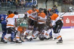 DEL - Eishockey - ERC Ingolstadt - Grizzlys Wolfsburg - Rangelei vor dem Tor Wolfsburg, David Elsner (ERC 61) rechts