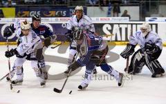 ERC Ingolstadt - Iserlohn - Doug Ast bereitet vor und Matt Keith hinten zieht ab zum 1. Tor in der neuen Saison.