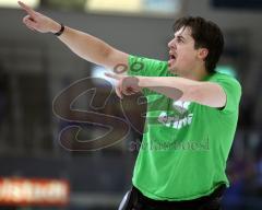 ERC Ingolstadt - Wolfsburg - Bruno St. Jacques mit seiner Kür. Breakdance auf dem Eis für die Fans