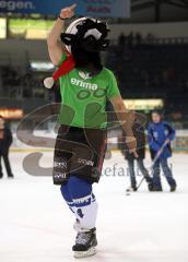 ERC Ingolstadt - Füchse Diusburg - Abschlusstanz für die Fans - Bruno St. Jacques