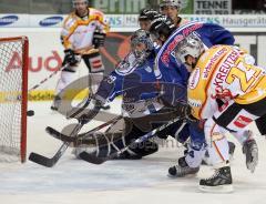 ERC Ingolstadt - DEG Düsseldorf - Jimmy Waite hat das Nachsehen der Puck ist drin. Daniel Kreutzer erzielt das 0:1