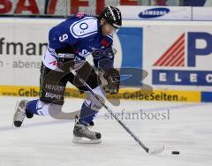 ERC Ingolstadt - Nürnberg - Yves Sarault stürmt zum Tor und erzielt das 1:0