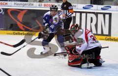 ERC Ingolstadt - Köln - Yannick Seidenberg scheitert am Goalie Frank Doyle