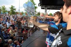 ERC Ingolstadt - Stadionfest - Vorstellung des Teams - Maßkrugstemmen, wie im letzten jahr siegte Rudi, 2. von rechts