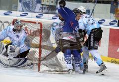 DEL - ERC Ingolstadt - Hamburg - Thomas Greilinger kommt mit dem Puck zum Tor, leider ohne Erfolg