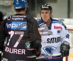 ERC Ingolstadt - Augsburg - Vorbereitungsspiel - Jakub Ficenec wurde gefoult. Am iebsten würde er sich Luft machen