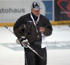 ERC Ingolstadt - 1.off. Training in der Saturna Arena - kritischer Blivk beim Training. Benoit Laporte