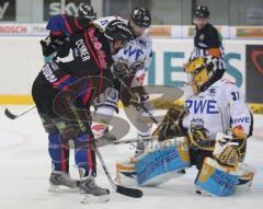 DEL - ERC Ingolstadt - Krefeld Pinguine - Ben Clymer gefährlich vor dem Tor