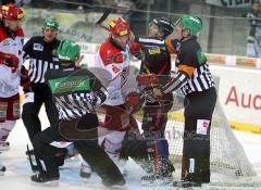 DEL - ERC Ingolstadt - Hannover - Schlägerei vor dem Tor mit Bob Wren