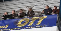 DEL - ERC Ingolstadt - Krefeld Pinguine - 2:7 - Jimi Boni Sven Zywitza schauen geschockt zu