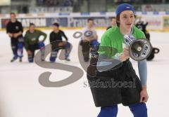 DEL - ERC Ingolstadt - Hamburg Freezers - Andreas Banzer feuert die Fans an - Megaphon