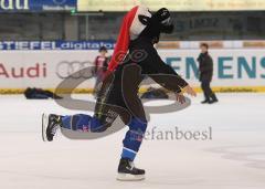 DEL - ERC Ingolstadt - Hamburg Freezers - Bruno St.Jacques tanzt vor den Fans Breakdance