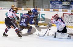 DEL - ERC Ingolstadt - Berlin - Pat Kavanagh scheitert am Goalie Kevin Nastiuk, 14 Stefan Ustorf