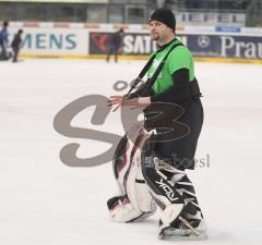 DEL - ERC Ingolstadt - Köln 5:4 - Torwart Ilpo Kauhanen beim Tanzen vor den Fans