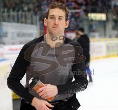 DEL - ERC Ingolstadt - Augsburg Panther - Ben Clymer bei der Ehrenrunde