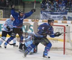 DEL - ERC Ingolstadt - Hamburg Freezers - Tor Jubel Pat Kavanagh und Tyler Bouck