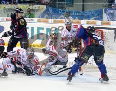 DEL - ERC Ingolstadt - DEG Düsseldorf - 5:2 - rechts Thomas Greilinger schiesst den Fuß des Goalies an und Tor zum 4:2