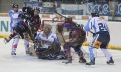 DEL - ERC Ingolstadt - Straubing Tigers - Michael Waginger im Kampf vor dem Tor