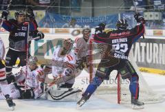 DEL - ERC Ingolstadt - DEG Düsseldorf - 5:2 - rechts Thomas Greilinger schiesst den Fuß des Goalies an und Tor zum 4:2