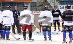 DEL - ERC Ingolstadt - Trainingsauftakt - Trainer Bob Manno vor dem Team auf dem Eis