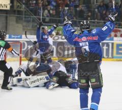 DEL - ERC Ingolstadt - Iserlohn Roosters - 7:1 - Thomas Greilinger trifft und jubelt mit Bob Wren