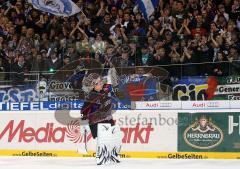 DEL - ERC Ingolstadt - Augsburg Panther - Torwart Dimitri Pätzold bedankt sich bei den Fans