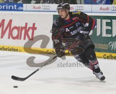 DEL - ERC Ingolstadt - Kassel Huskies - Thomas Greilinger sicher am Puck