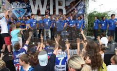 DEL - ERC Ingolstadt - Saisoneröffnungsfeier - Die Panther werfen ihre Shirts ins Publikum