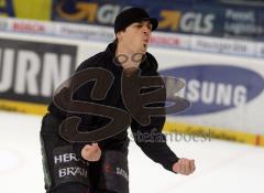 DEL - ERC Ingolstadt - Adler Mannheim - Bruno St.Jacques mit seiner Tanzeinlage für die Fans