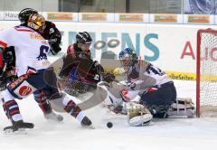 DEL - ERC Ingolstadt - Eisbären Berlin - Joe Motzko gefährlich vor dem Torwart Rob Zepp