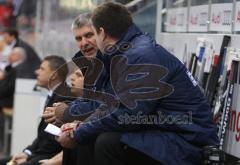 DEL - ERC Ingolstadt - Eisbären Berlin - Trainer Bob Manno und Greg Thomson auf der Bank