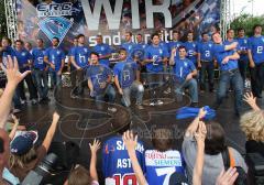 DEL - ERC Ingolstadt - Saisoneröffnungsfeier - Die Panther werfen ihre Shirts ins Publikum