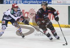 DEL - ERC Ingolstadt - Kassel Huskies - Thomas Greilinger sicher am Puck