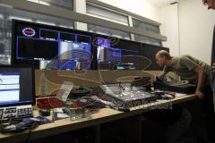Saturn Arena - Videowürfel Montage Regieraum