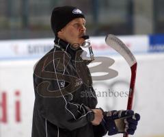 ERC Ingolstadt - Damen - Trainer Markus Haetinen in der Saturn Arena im Training