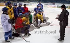 ERC Ingolstadt - Damen - Trainer Markus Haetinen in der Saturn Arena im Training