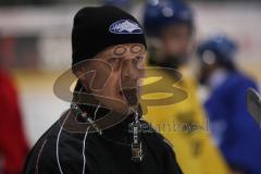 ERC Ingolstadt - Damen - Trainer Markus Haetinen in der Saturn Arena im Training