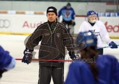 ERC Ingolstadt - Damen - Trainer Markus Haetinen in der Saturn Arena im Training