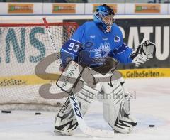 DEL - ERC Ingolstadt - Eisbären Berlin - Dustin Haloschan beim Warmmachen