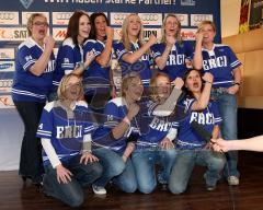 ERC Ingolstadt veranstaltet im VIP Raum der Saturn Arena eine PlayOff-Karten Verkaufsparty. Man konnte auch die PlayOff Fanartikel zu günstigen Preisen kaufen. Die Spielerfrauen machten ihren Männern Mut. Hier die Aufnahme für den Videowürfel