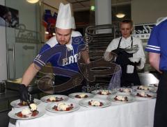 ERC Ingolstadt - 2. Pantherdinner für Fans - Nachspeise wird in der zweiten Eishalle von Ilpo Kauhanen vorbereitet