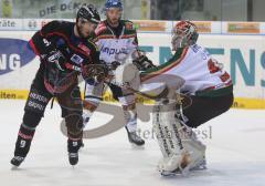 DEL - ERC Ingolstadt - Augsburg Panther - Bob Wren schlägt den Puck vorbei am Torwart und erzielt das 1:1