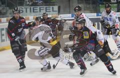 DEL - ERC Ingolstadt - Krefeld Pinguine - 2:7 - Bob Wren im Lauf zum Puck