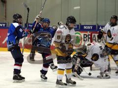 Jugend - ERC Ingostadt - Bad Tölz - Kevin Maraun erzielt den Treffer zum 3:2 und jubelt. links Maximilian Deichstätter