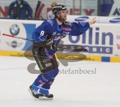 DEL - ERC Ingolstadt - Frankfurt Lions Sieg im Viertelfinale - Bob Wren hat den Puck im Tor gesehen