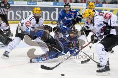 DEL - ERC Ingolstadt - Frankfurt Lions Sieg im Viertelfinale - Michael Waginger wird von den Beinen geholt