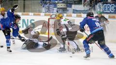 DEL - ERC Ingolstadt - Frankfurt Lions - Playoff - Kampf vor dem Tor, links Tyler Bouck und rechts Pat Kavanagh. Goalie Ian Gordon