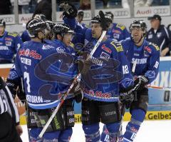 DEL - ERC Ingolstadt - Frankfurt Lions - Tor 2:0 Tyler Bouck wird vom team umjubelt - Foto: Michalik